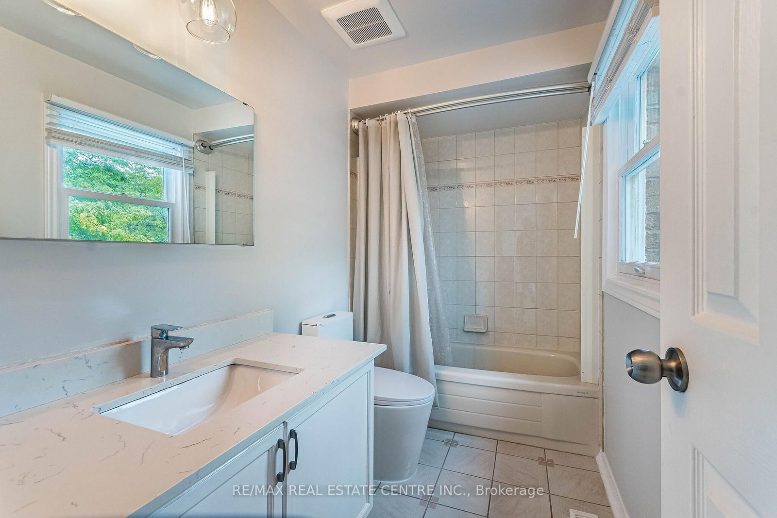 20 Dupont Court • Brampton, ON photo 25