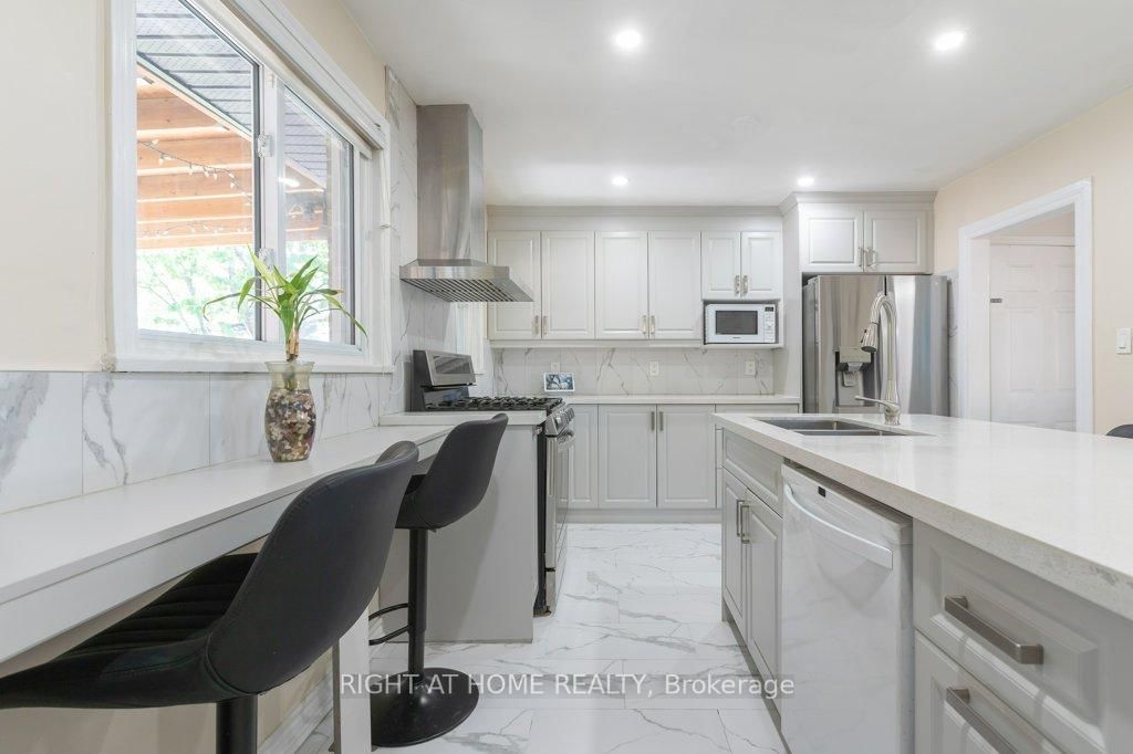 4 Fennimore Crescent • Toronto, ON photo 11