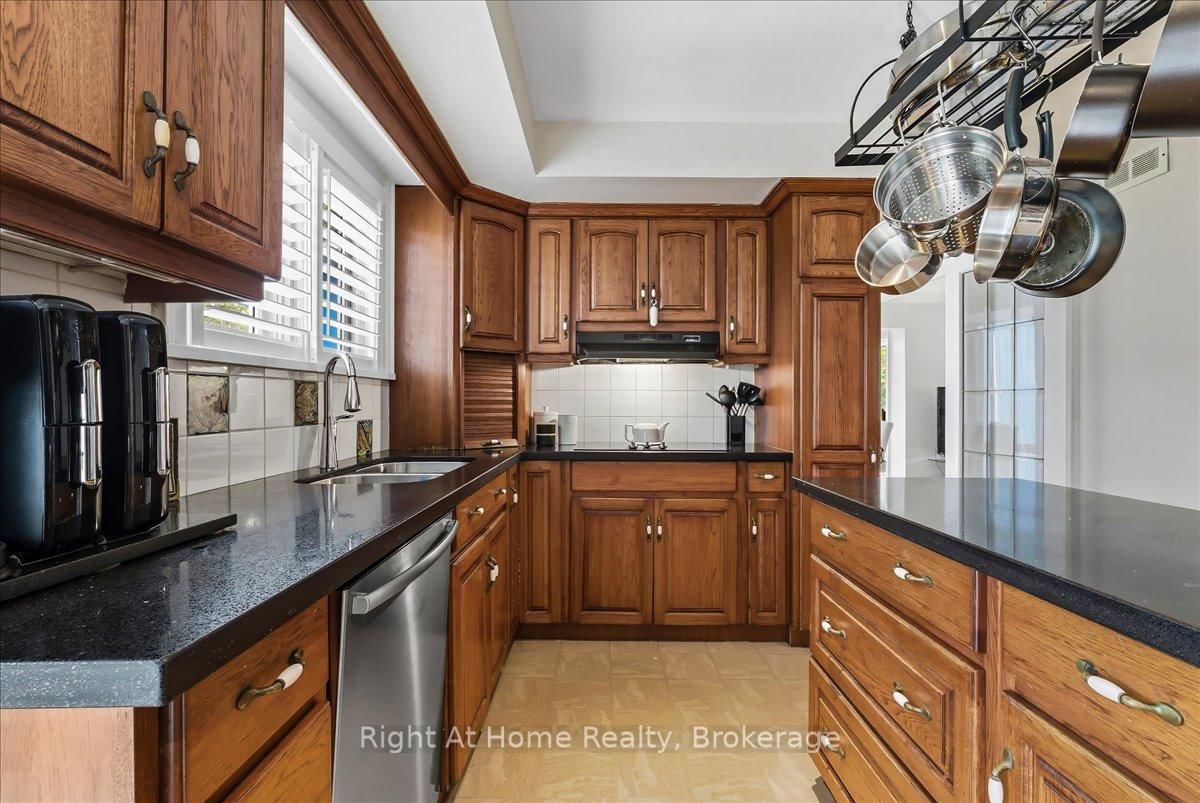 1252 Britannia Road • Burlington, ON photo 17