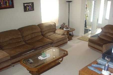 114 Rocky Point Cres, Brampton, L6V4R8 | Image 2