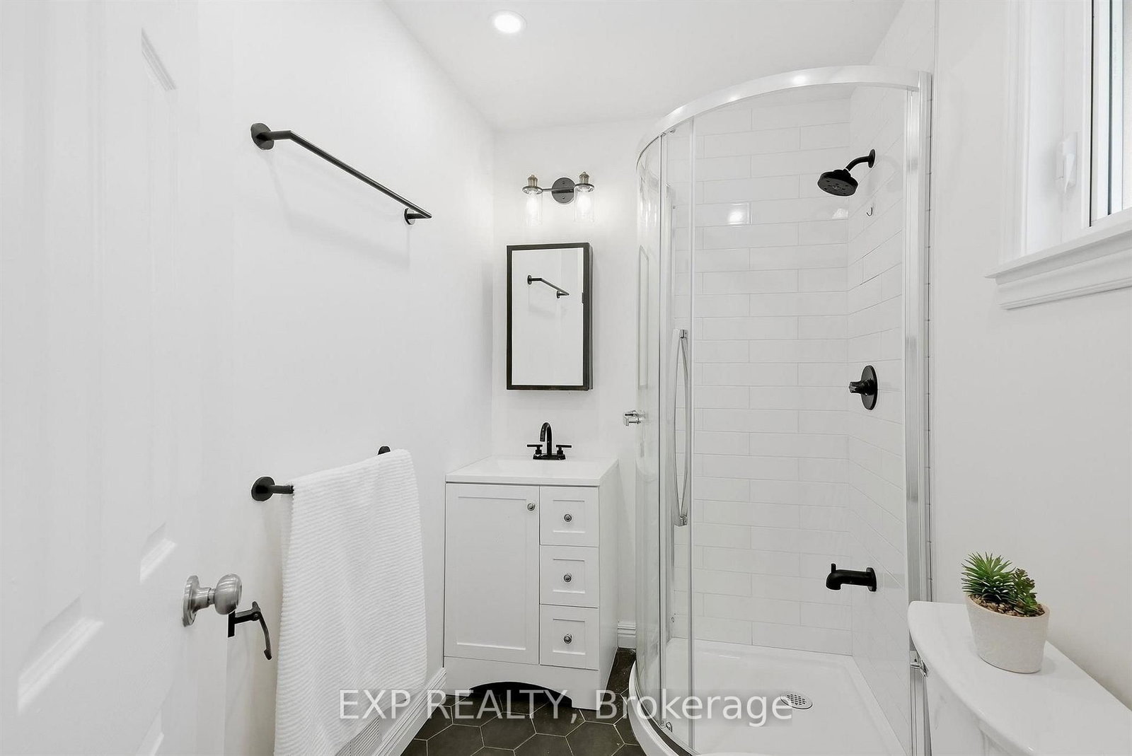 21 Wallasey Avenue • Toronto, ON photo 19