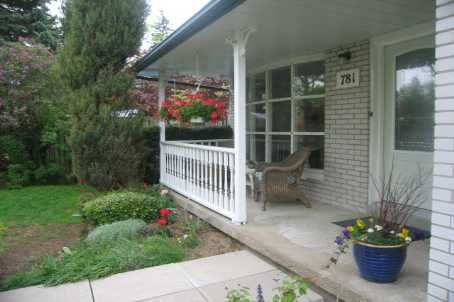 781 Fletcher Valley Cres, Mississauga, L5J2X4 | Image 2