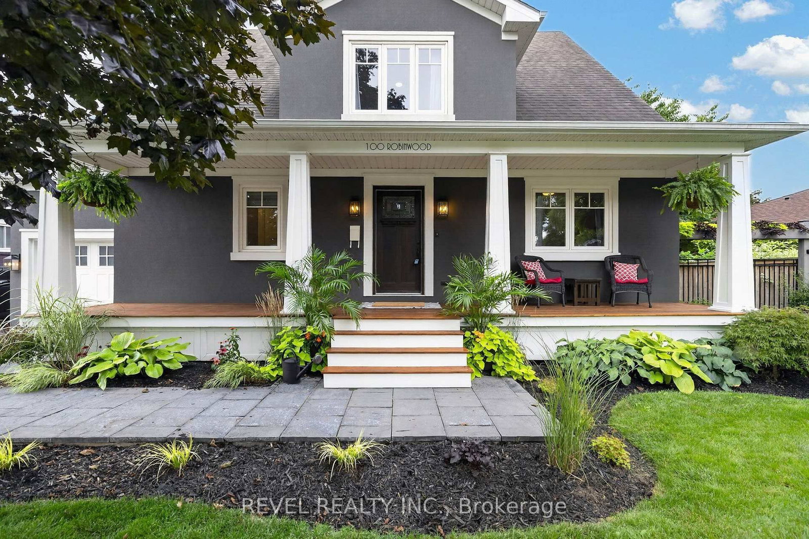 100 ROBINWOOD Crescent • Milton, ON photo 4