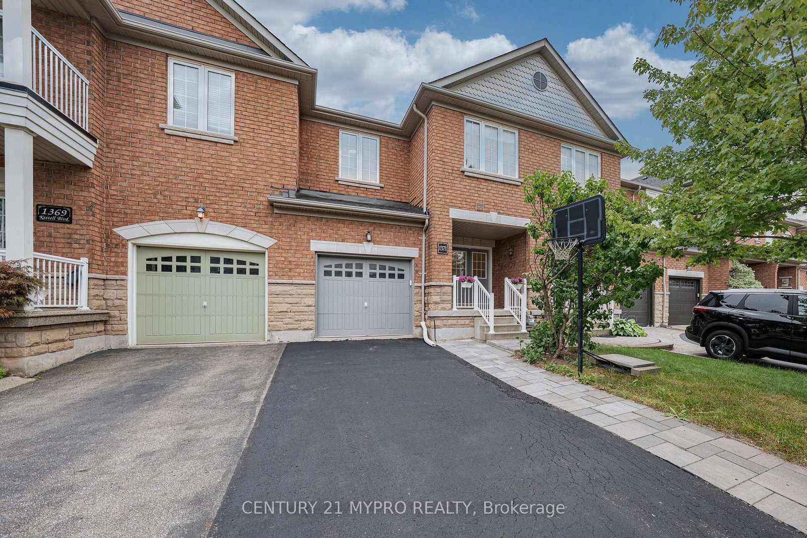 1371 Kestell Boulevard • Oakville, ON photo 2