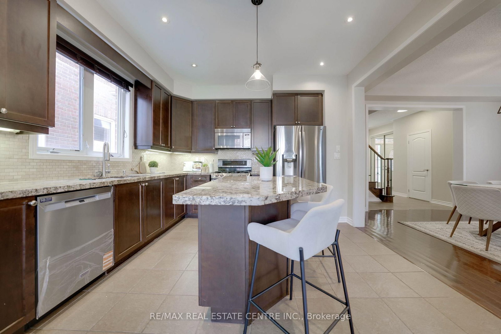 907 Etherington Way • Milton, ON photo 9
