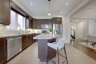 907 Etherington Way • Milton, ON photo 9