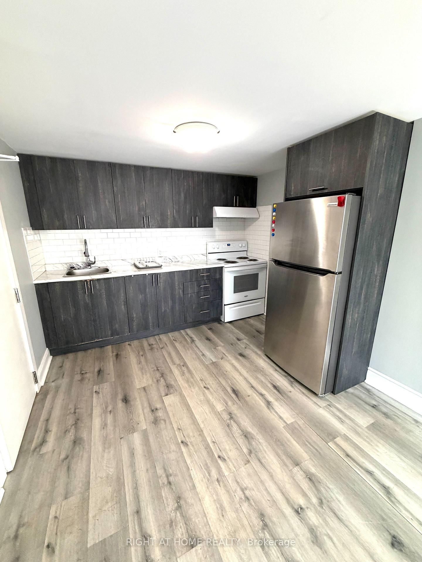 4 - 11 Donald Avenue, Toronto 2