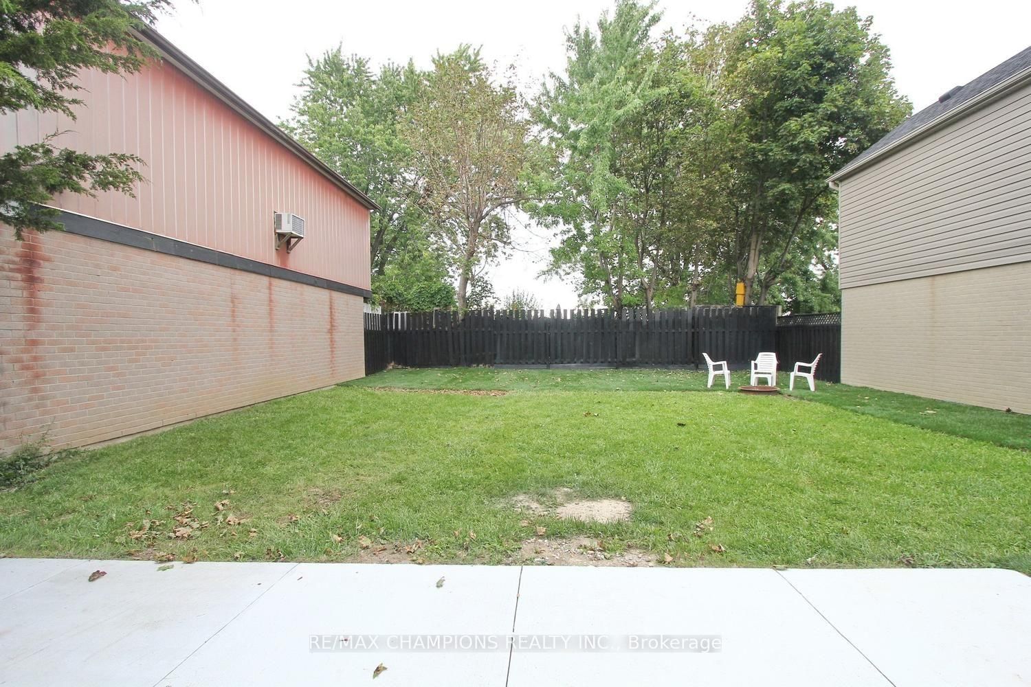 16 Glencairn Square • Brampton, ON photo 47