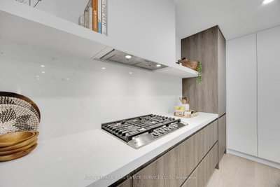 2048 Sixth Line • Oakville, ON photo 8