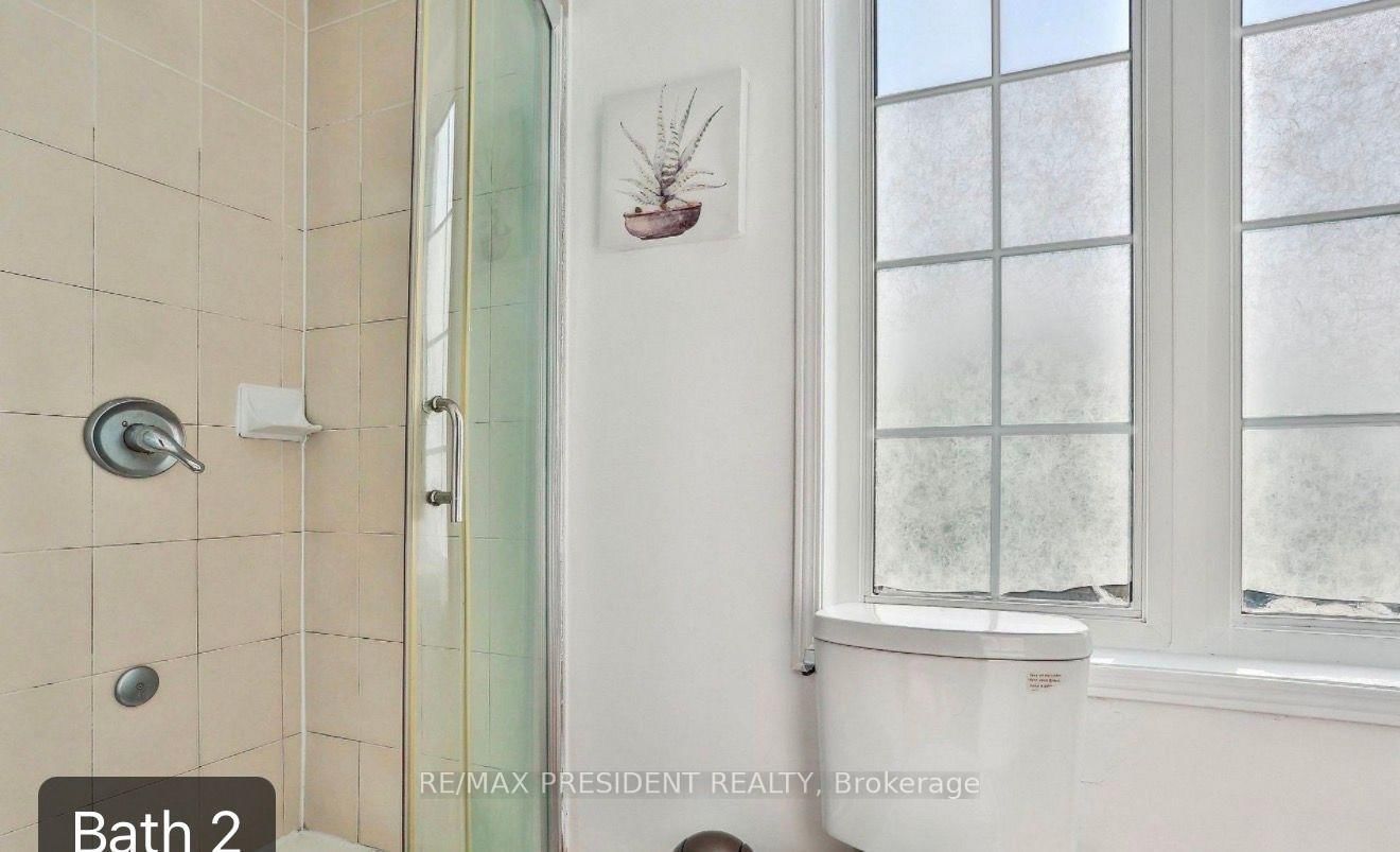 3 Herzberg Gardens • Toronto, ON photo 14