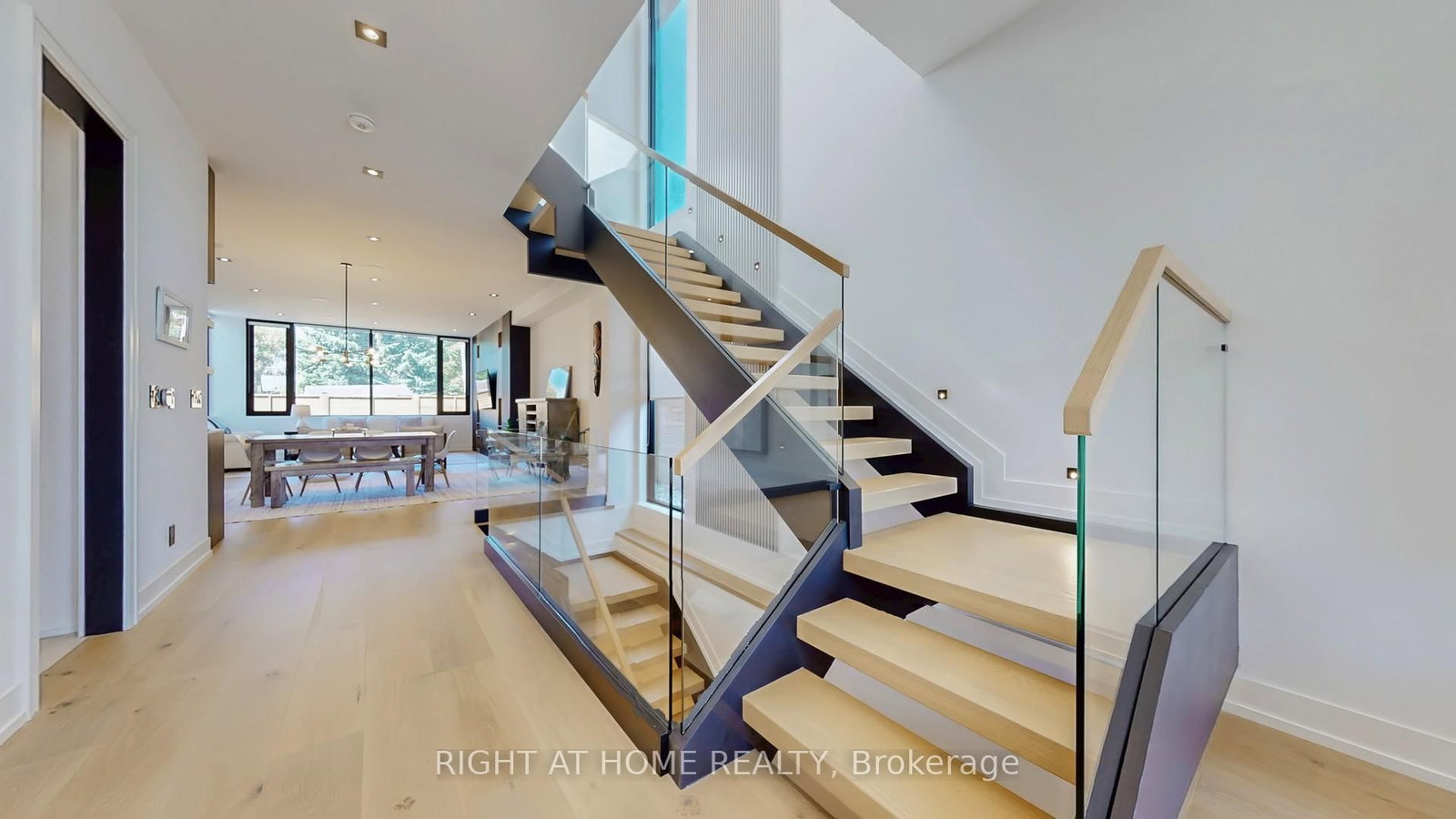 845 Seventh St, Mississauga, view 2