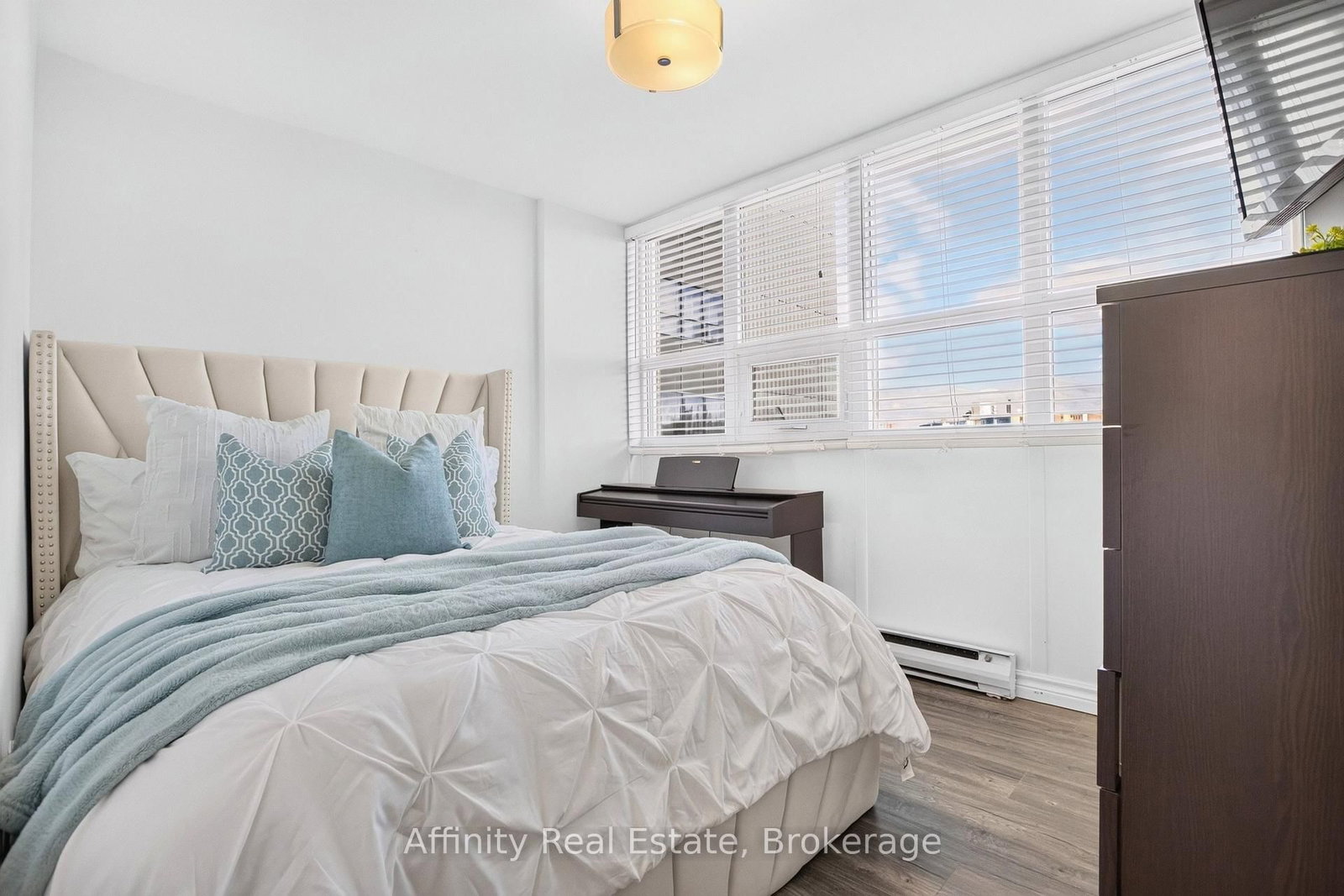 808-2323 Confederation Pkwy, Mississauga, view 32