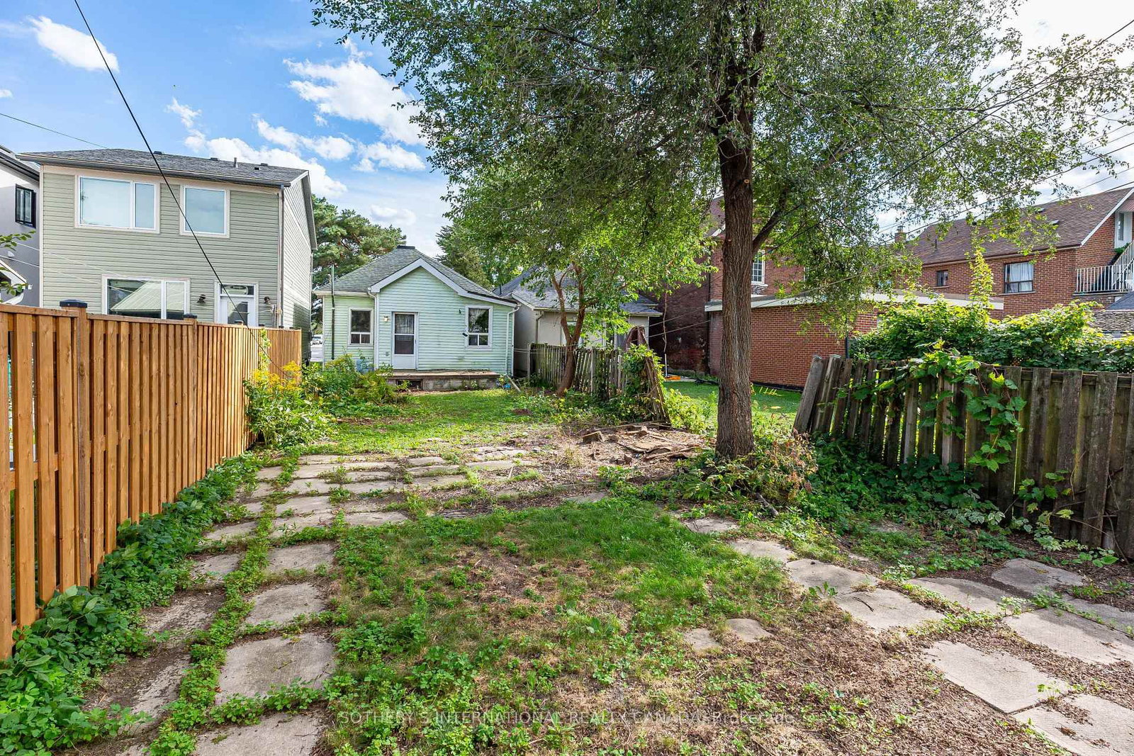 14 Marshall Boulevard • Toronto, ON photo 4
