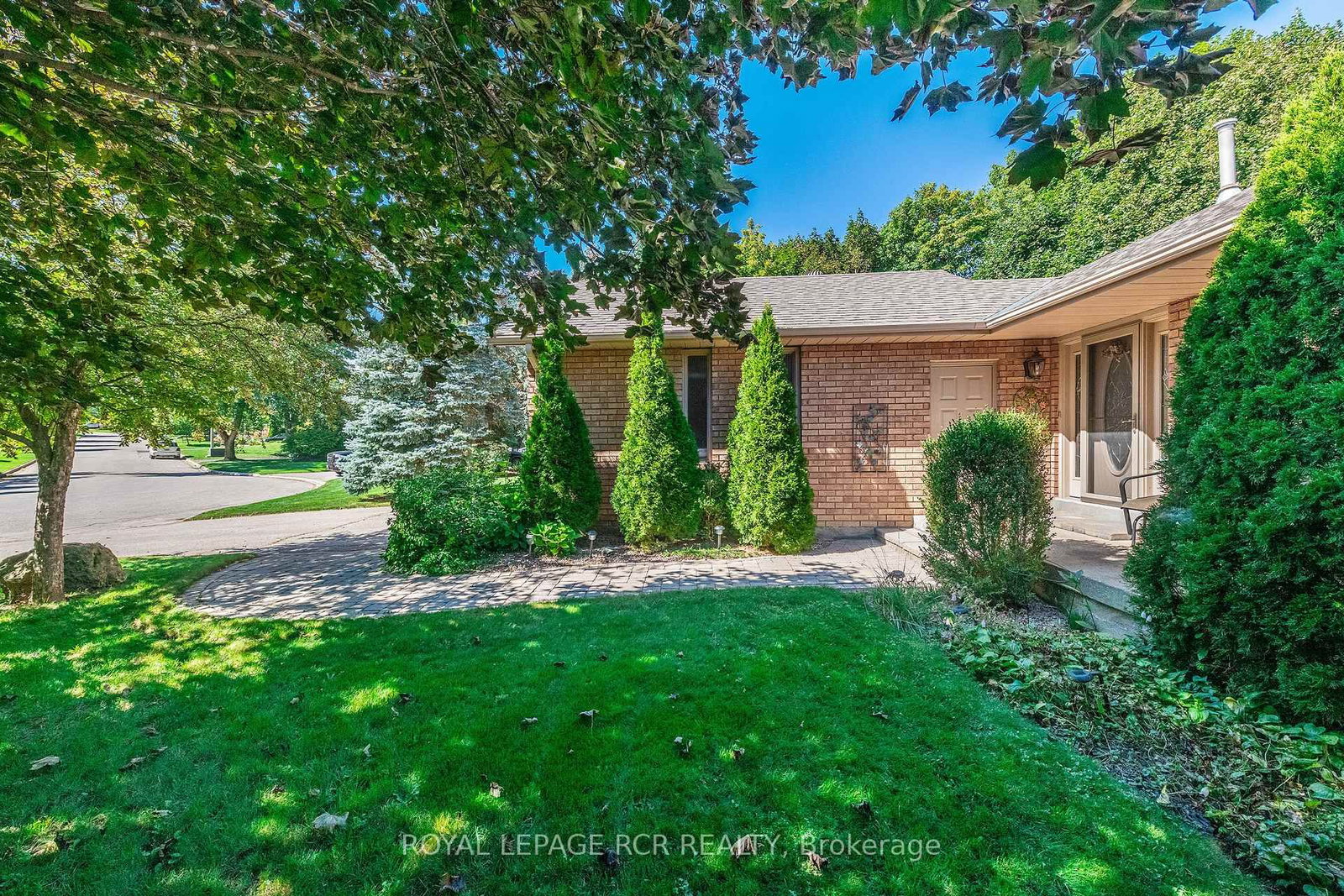 217 Oakwood Crescent photo 3