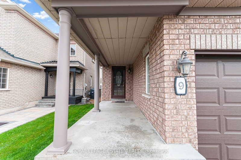 9 Brookstone Court