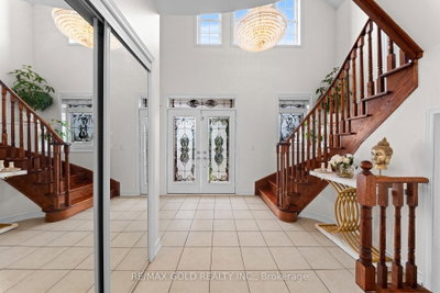 29 Royal Links Circle • Brampton, ON photo 6
