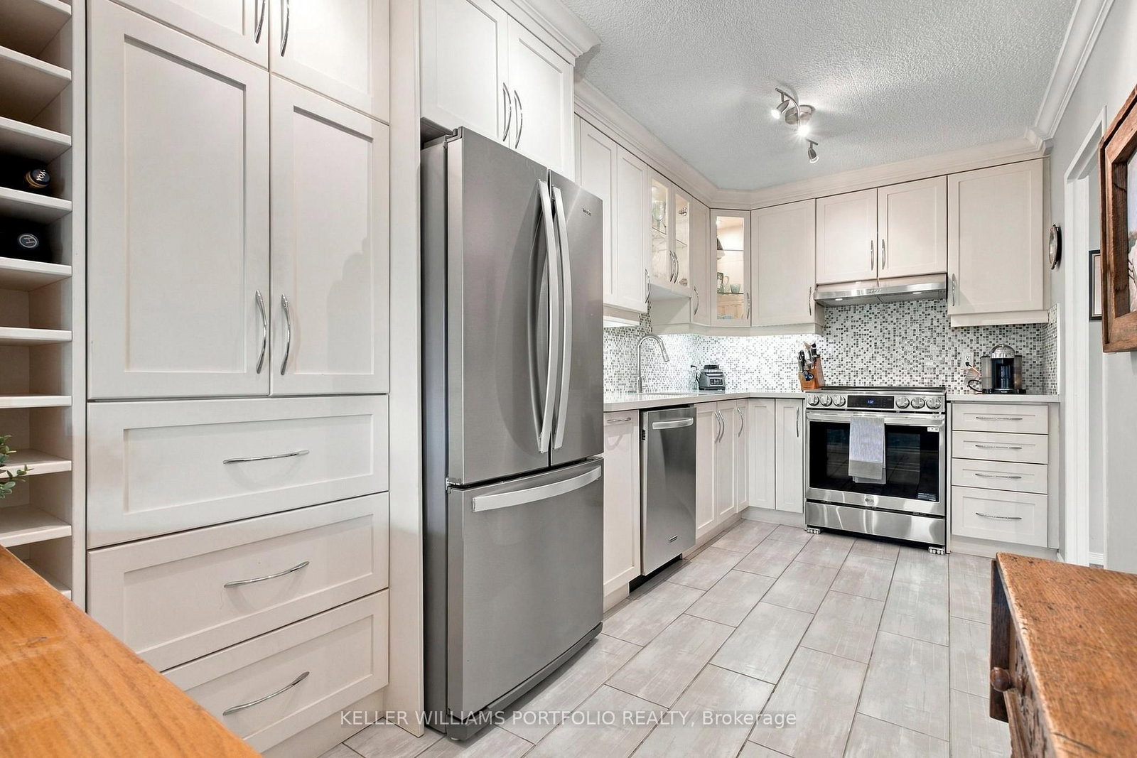 260 Scarlett Road • #101 • Toronto, ON photo 13