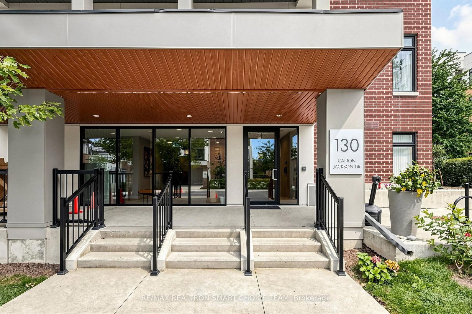 130 Canon Jackson Drive • #108 • Toronto, ON photo 11