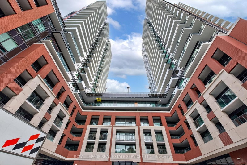 1813 - 4010 Eglinton Avenue W