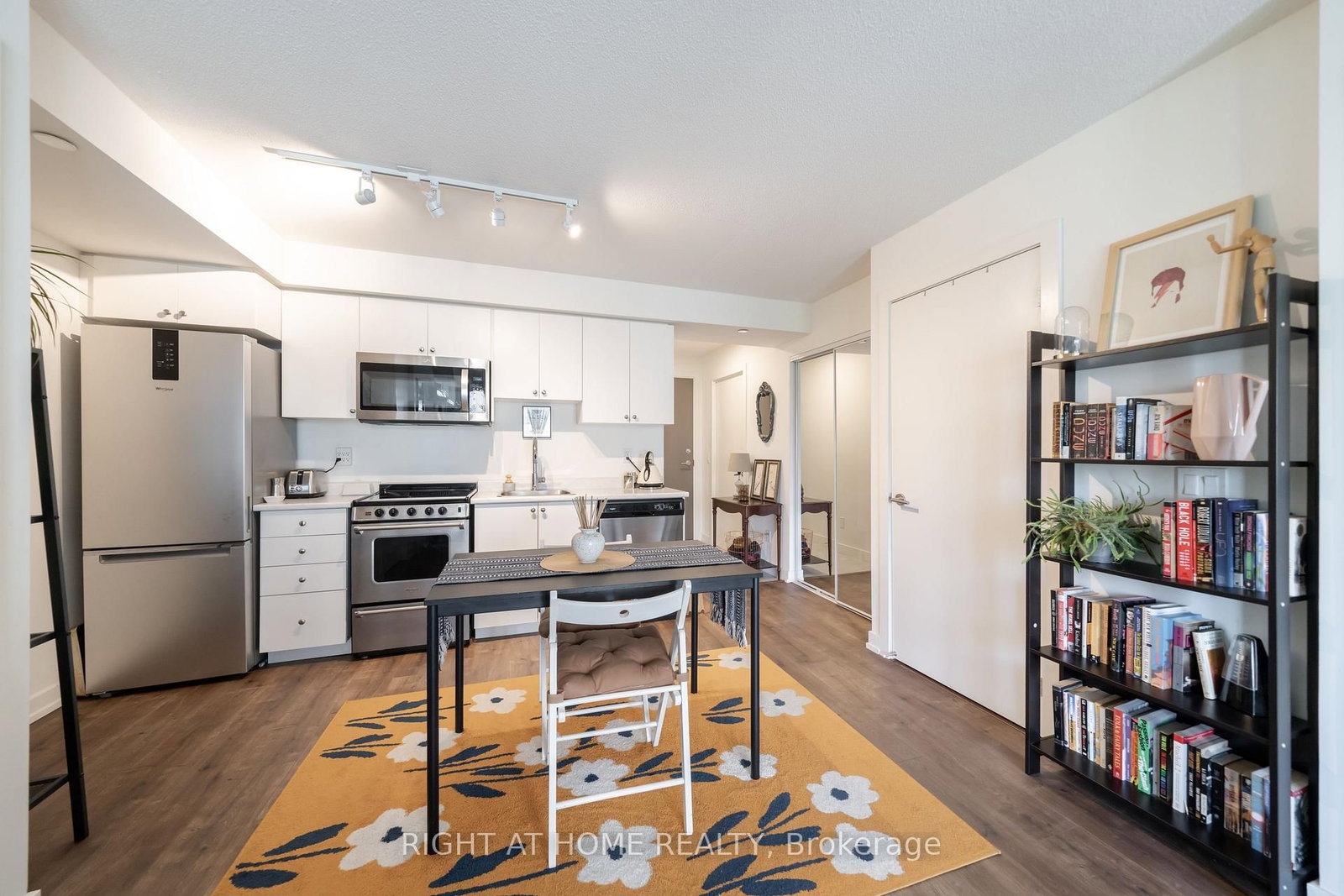 10 Wilby Crescent • #807 • Toronto, ON photo 11