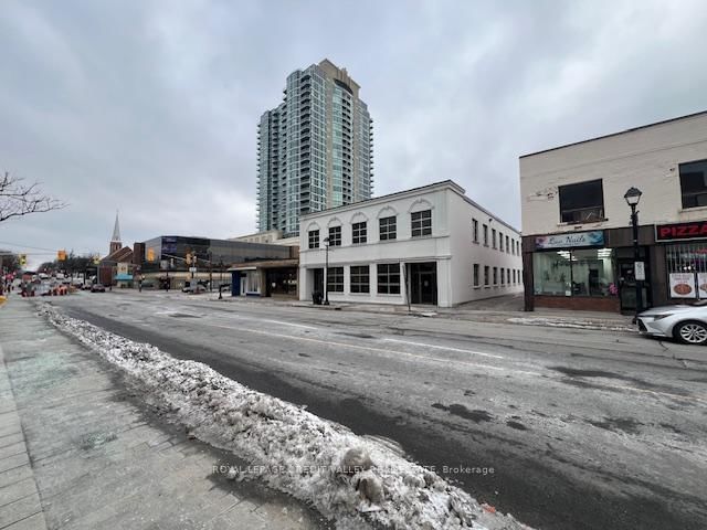 32 Queen St W photo 4