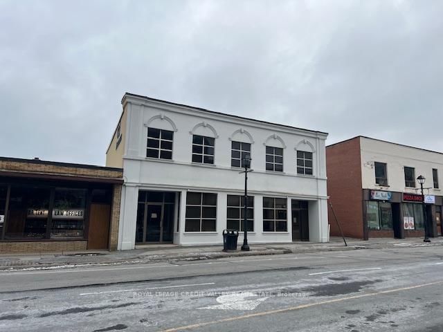 32 Queen St W photo 2