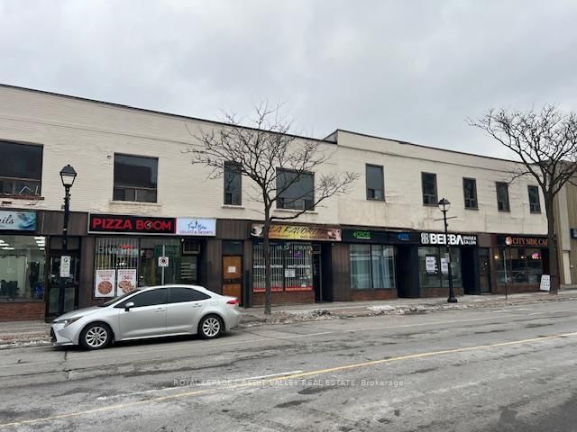 18 Queen St W photo 2