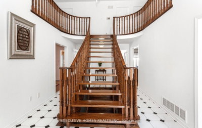 5489 Glen Erin Drive • Mississauga, ON photo 7