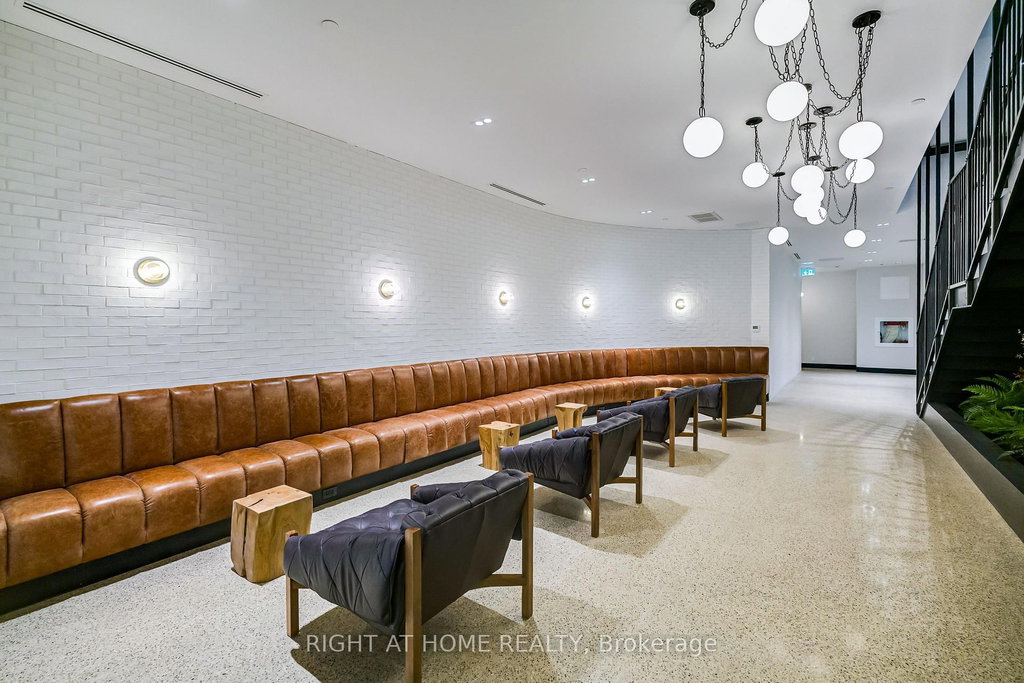 605 - 2946 Dundas Street W 3