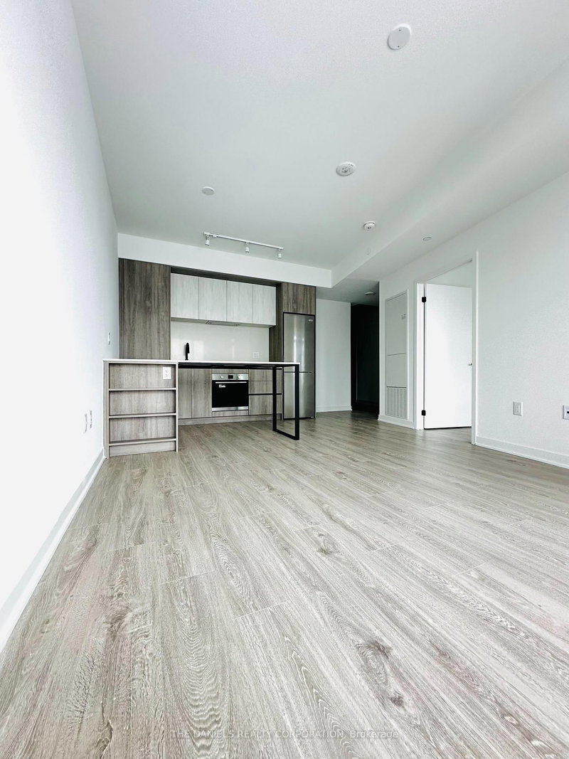 913 - 2495 Eglinton Avenue W