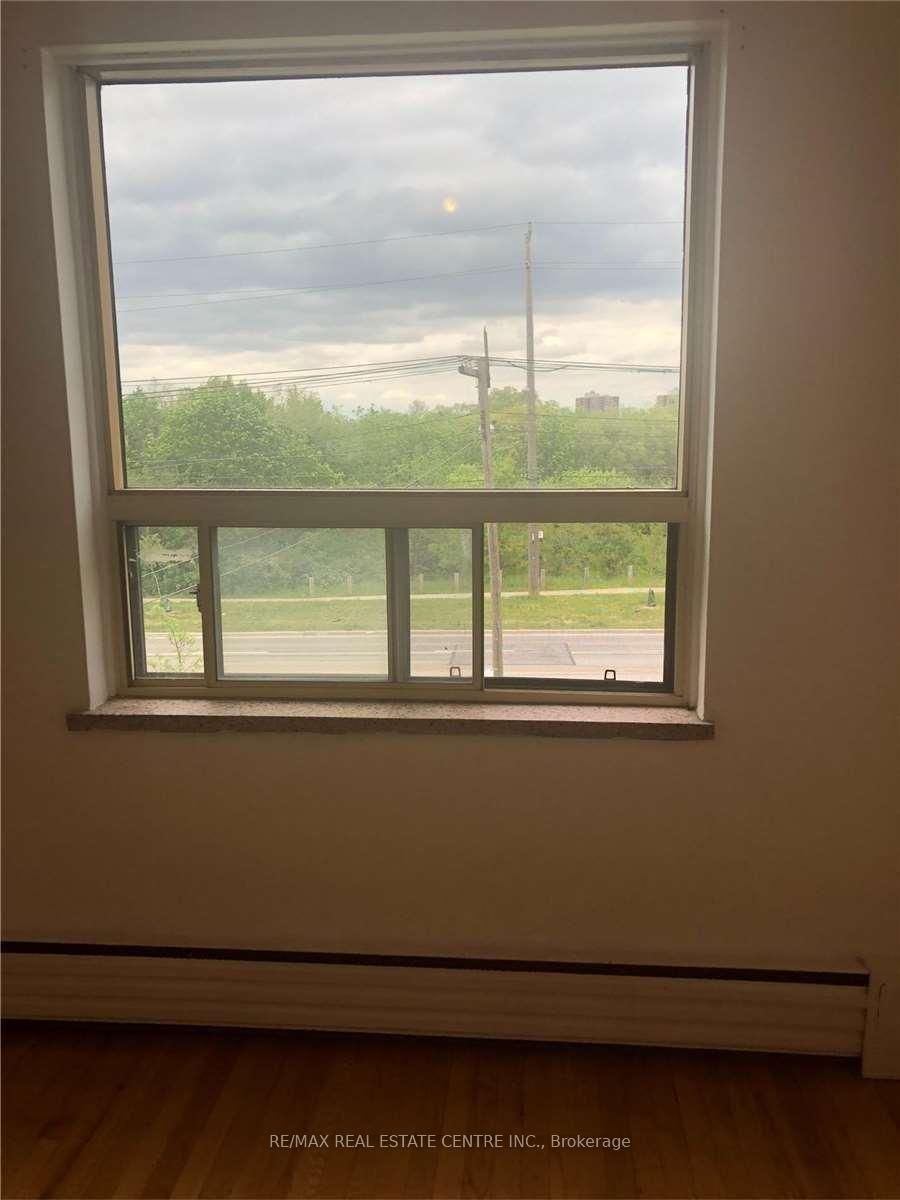 8 - 2362 Islington Avenue 4