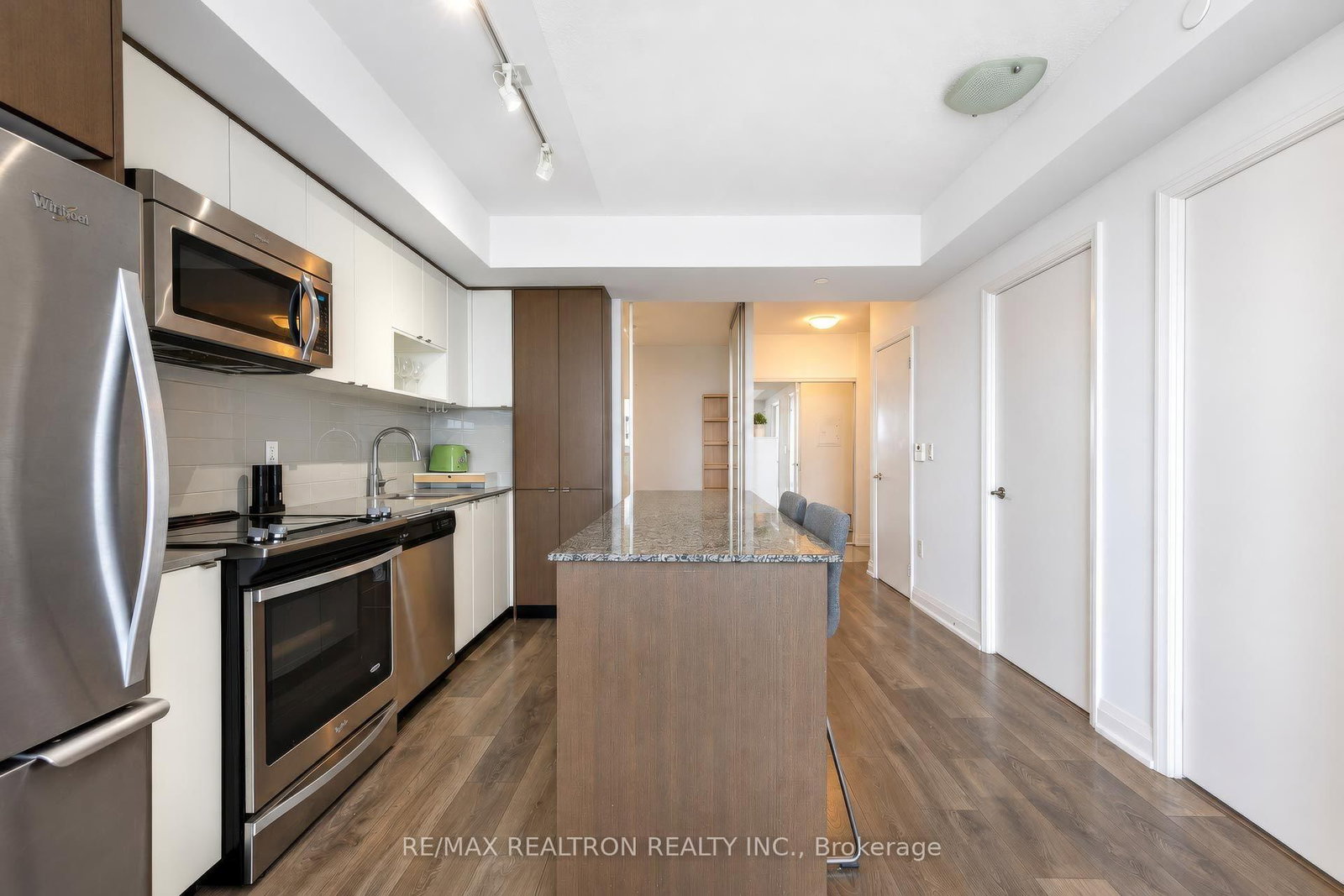 9 Valhalla Inn Road • #1811 • Toronto, ON photo 19