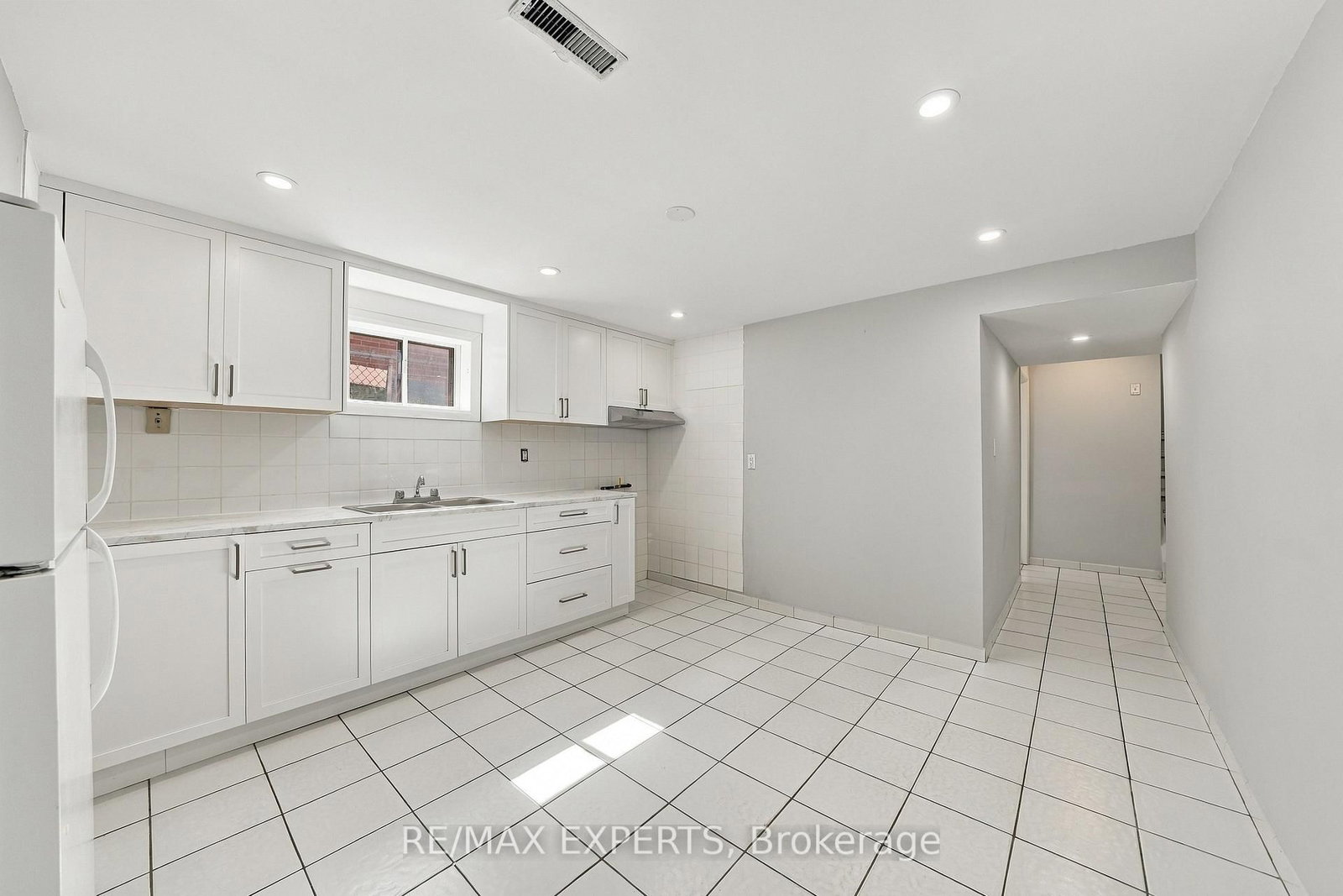 12 Paradelle Crescent • Toronto, ON photo 31