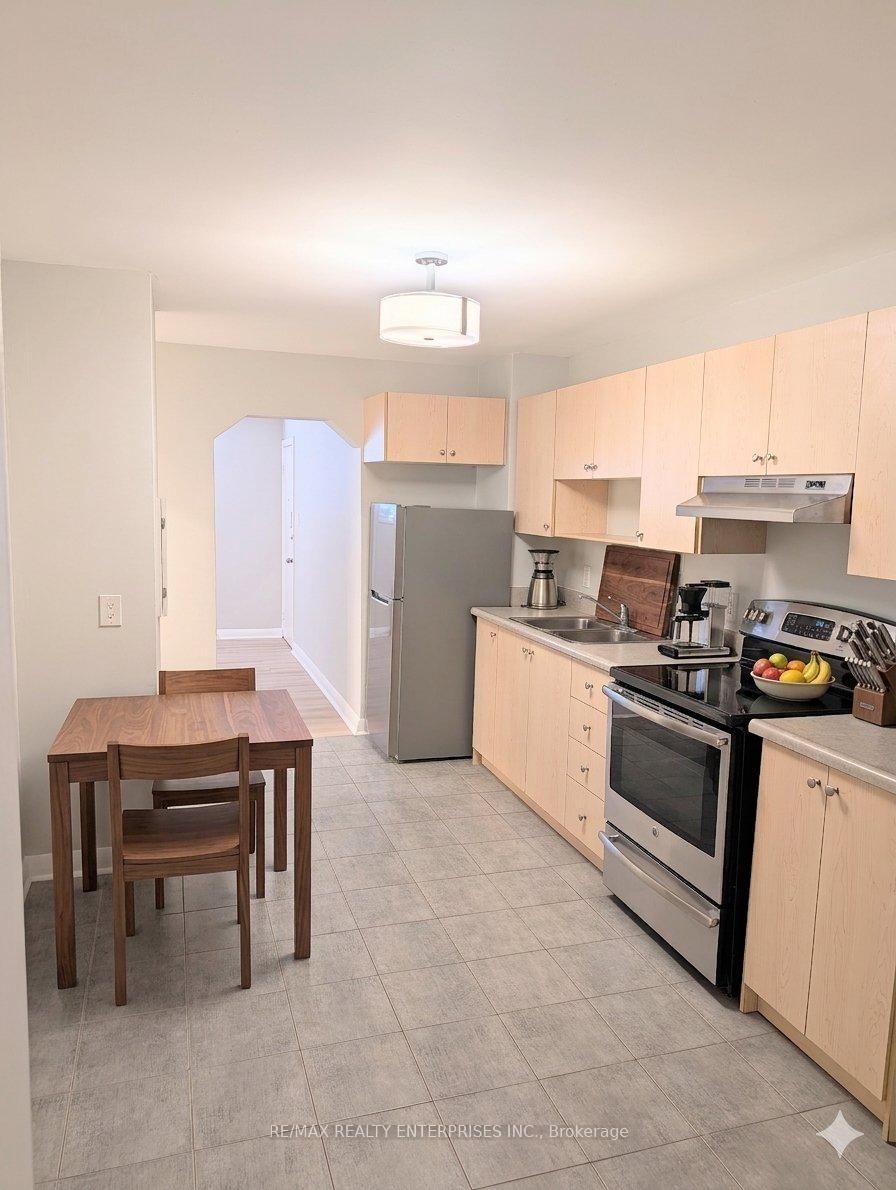 Apt 1-22 Peter St, Mississauga, view 2