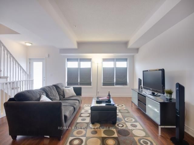 5 Richgrove Dr E photo 4