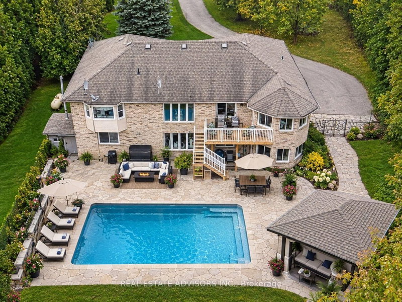 19 Mcconachie Cres photo 3