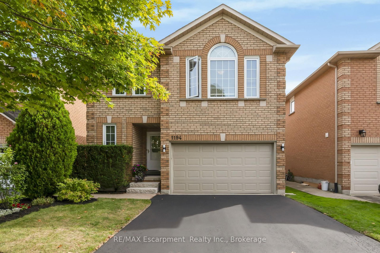 1194 Old Oak Drive