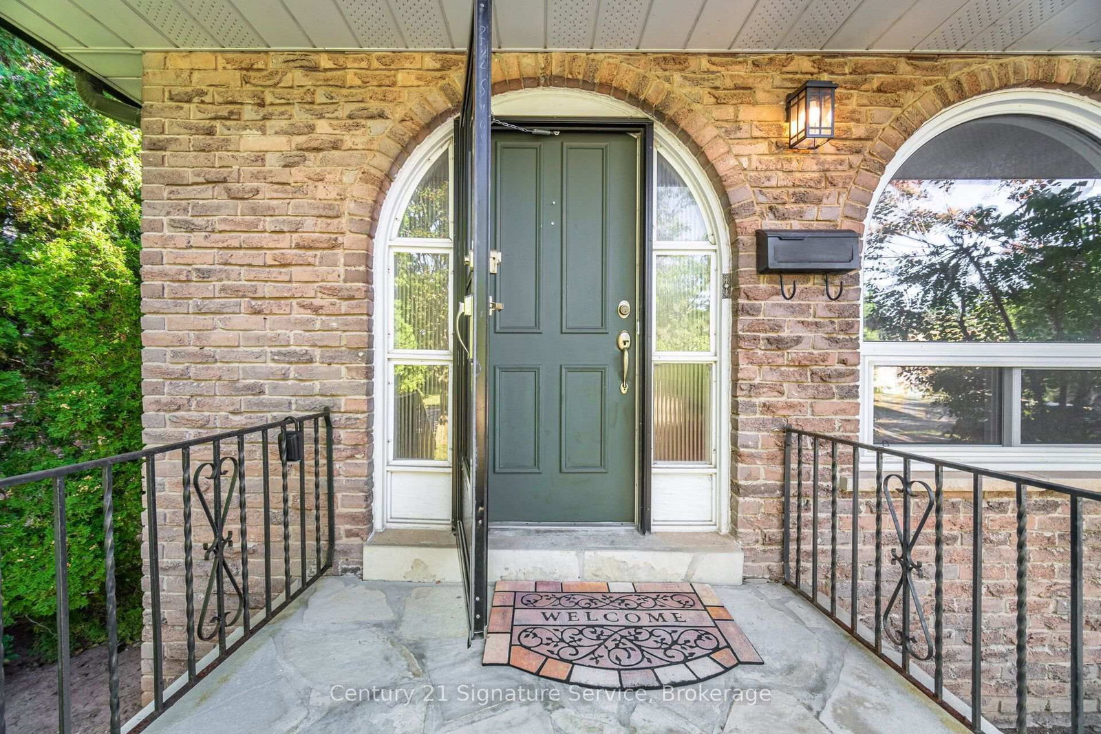 1166 Grand Boulevard • Oakville, ON photo 6