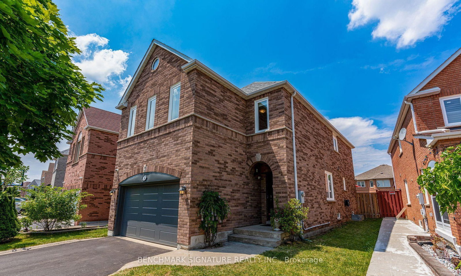 36 Twisted Oak Street • Brampton, ON photo 1