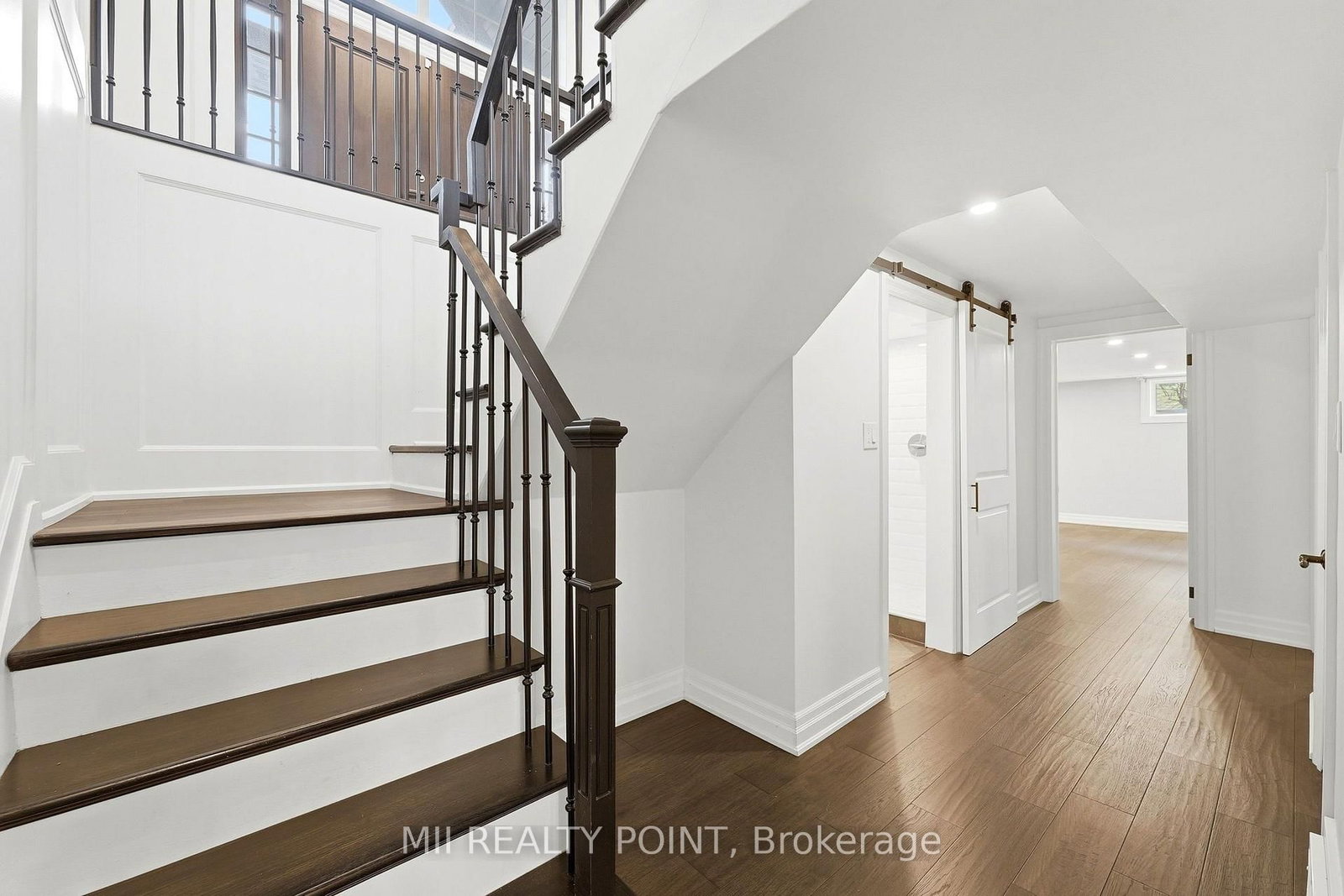 881 Danforth Place • Burlington, ON photo 23