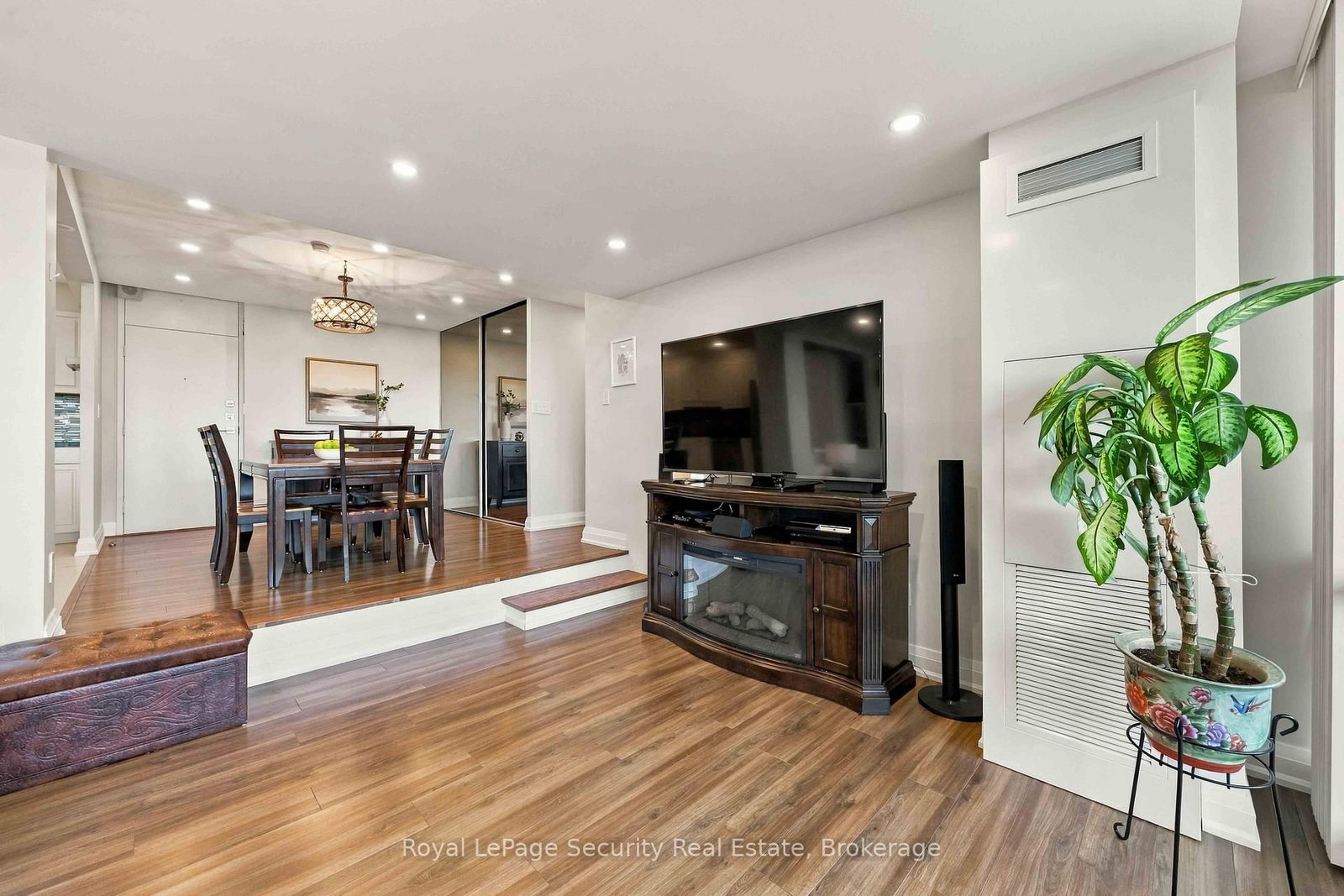 250 Scarlett Road • #1504 • Toronto, ON photo 21