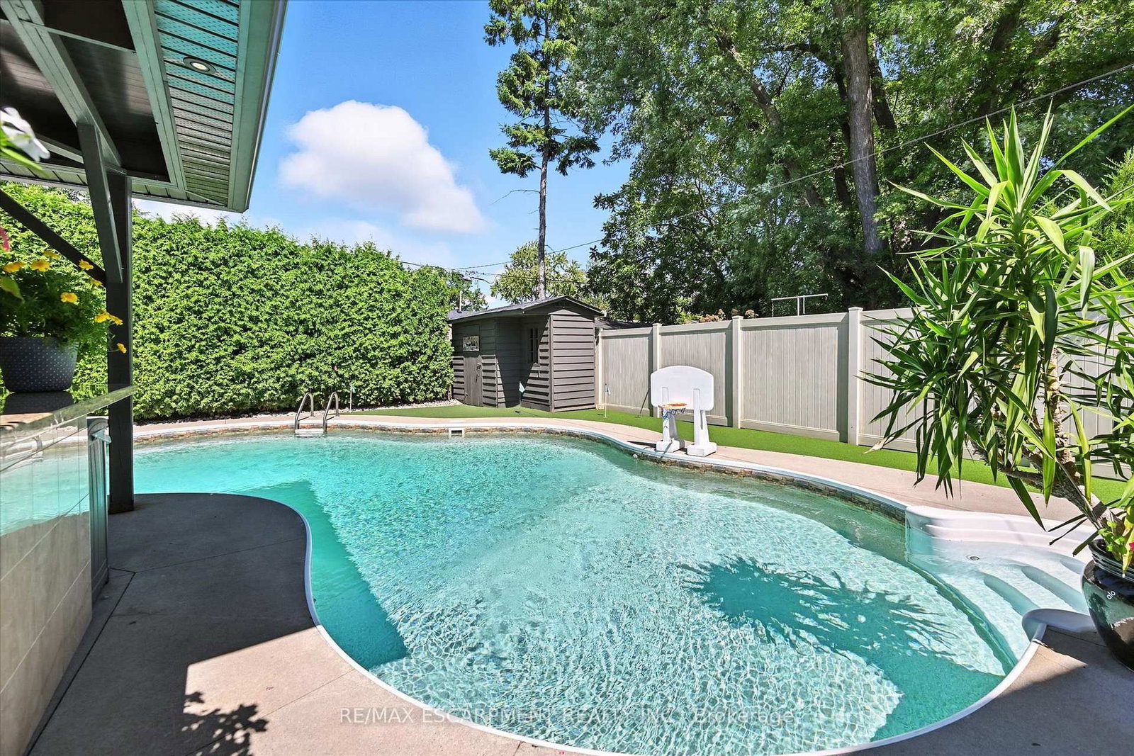 2209 Ghent Avenue • Burlington, ON photo 29