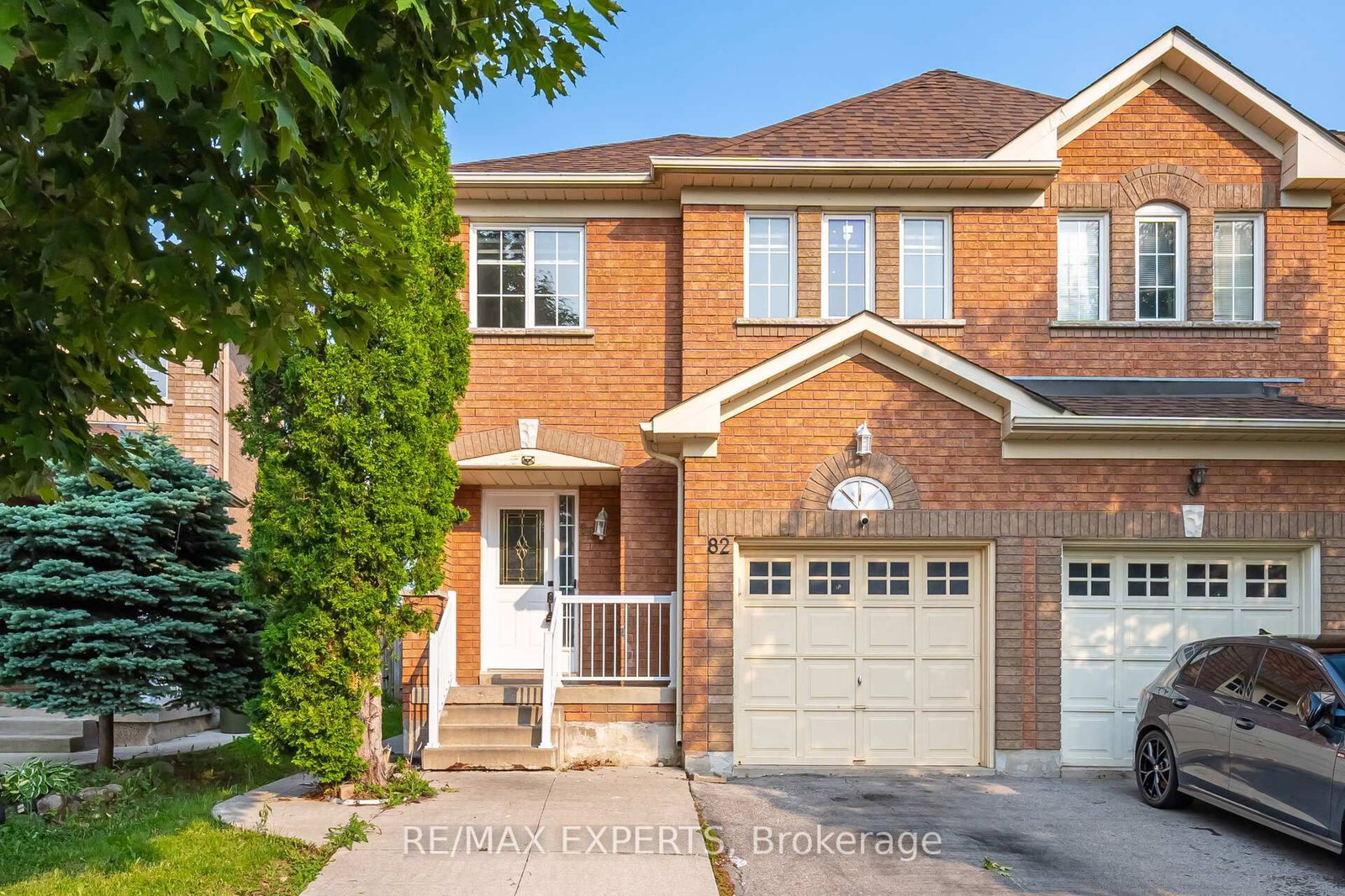 82 Twin Pines, Brampton, Ontario L7A 1M8