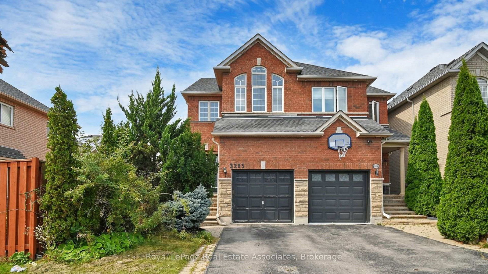 3285 Apricot, Mississauga, Ontario L5N 8B1