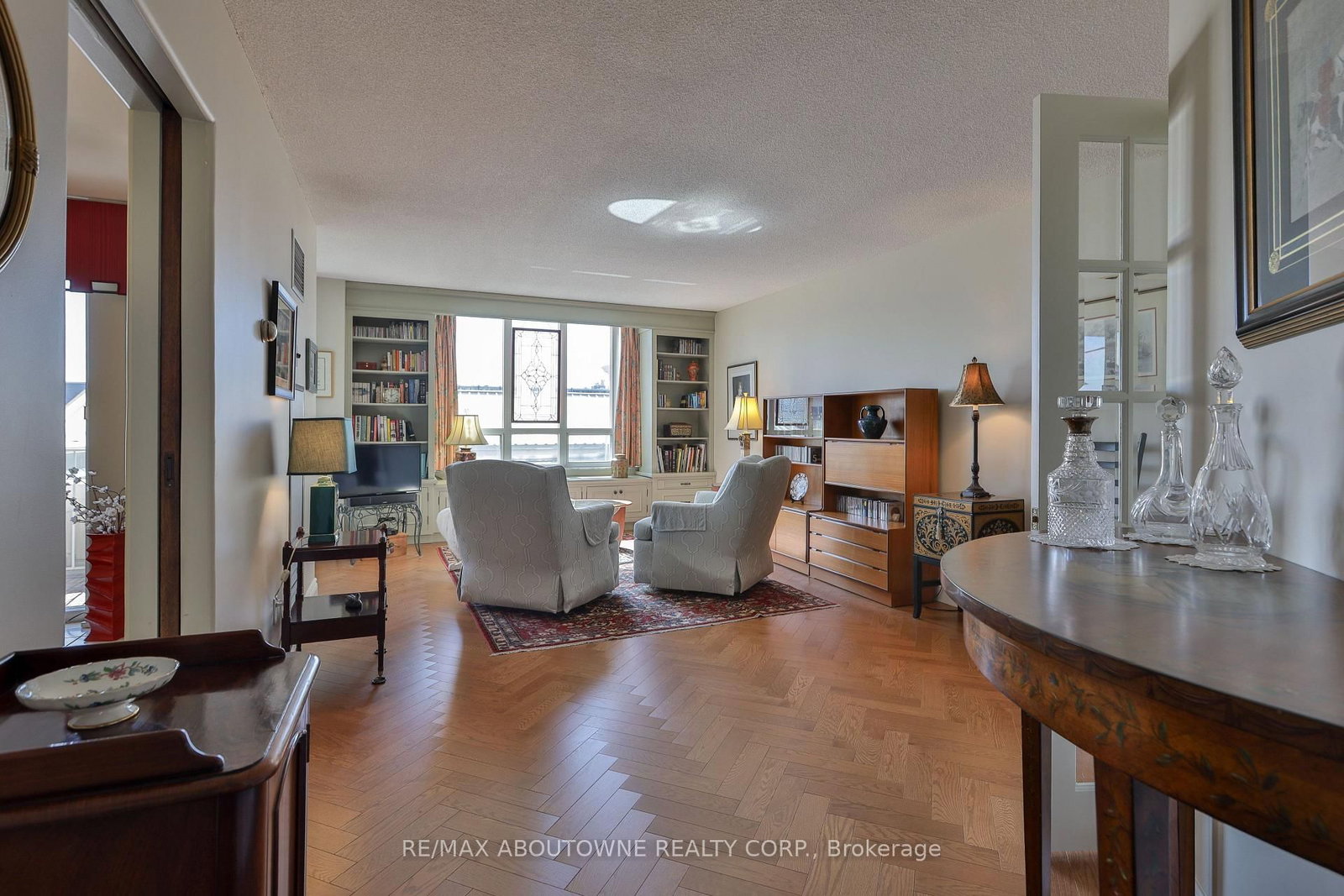 2287 Lake Shore Road W • #301 • Toronto, ON photo 9