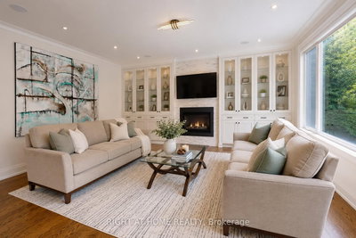 490 Orchard Drive • Oakville, ON photo 4