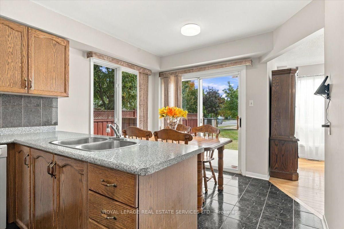 5180 Oakley Drive • Burlington, ON photo 12
