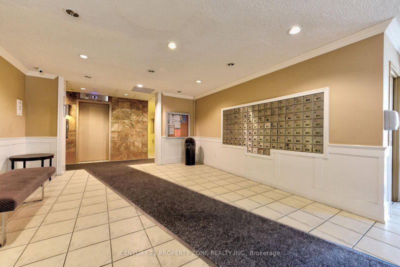 907 - 3025 Queen Frederica Drive E