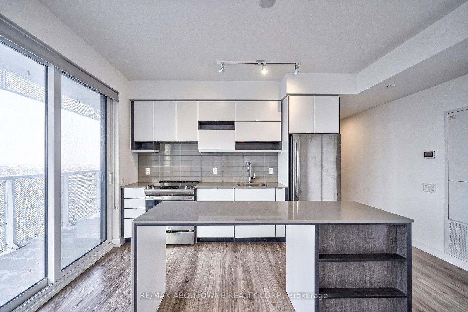 3603-4065 Confederation Pkwy, Mississauga, view 8