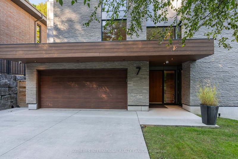7 North Drive